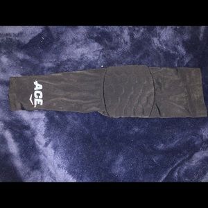 Athletic arm sleeve